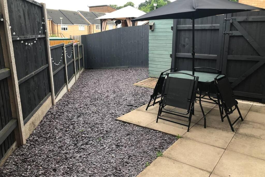 טיפטון Dudley House **Staycation & Contractors** Sleeps 7 מראה חיצוני תמונה