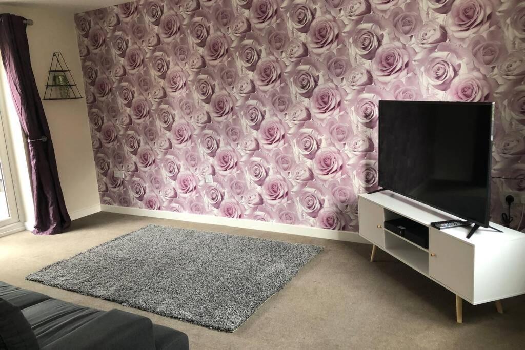 טיפטון Dudley House **Staycation & Contractors** Sleeps 7 מראה חיצוני תמונה