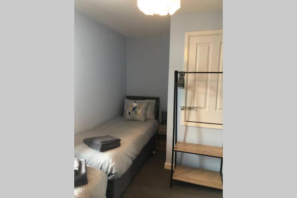 טיפטון Dudley House **Staycation & Contractors** Sleeps 7 מראה חיצוני תמונה