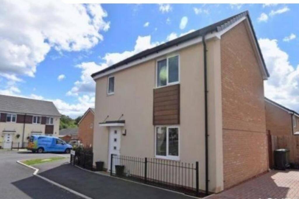 טיפטון Dudley House **Staycation & Contractors** Sleeps 7 מראה חיצוני תמונה