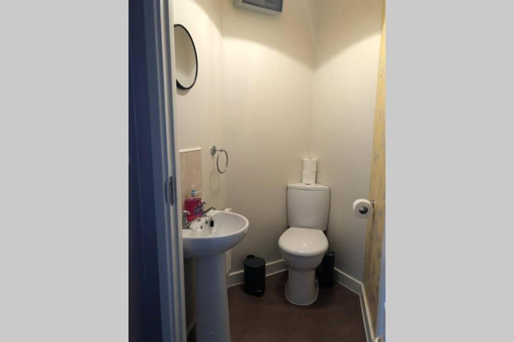 טיפטון Dudley House **Staycation & Contractors** Sleeps 7 מראה חיצוני תמונה