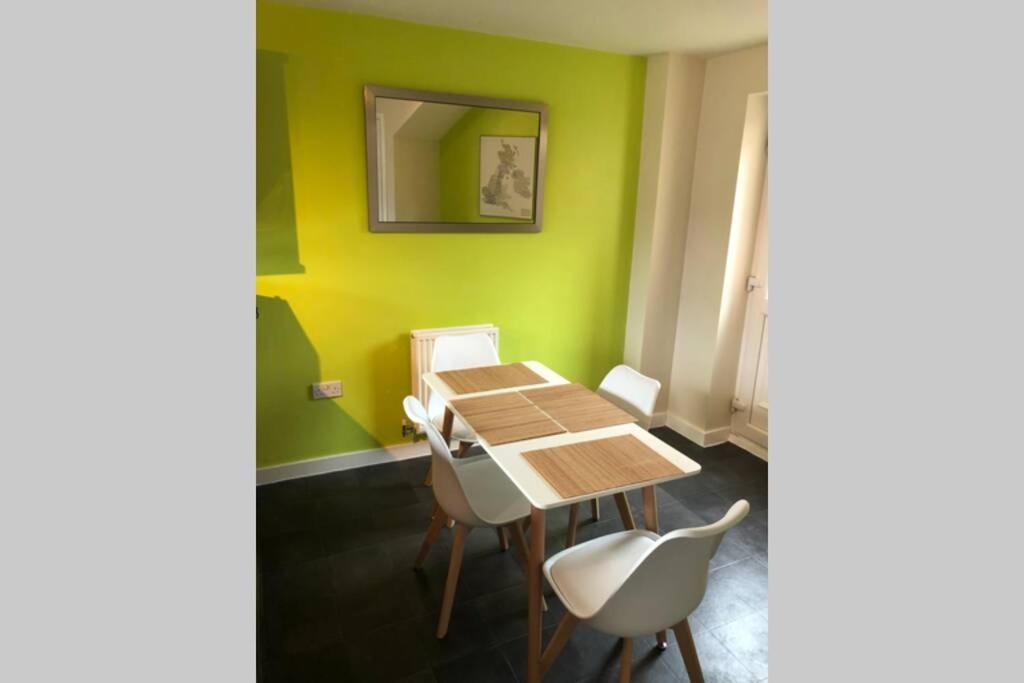 טיפטון Dudley House **Staycation & Contractors** Sleeps 7 מראה חיצוני תמונה