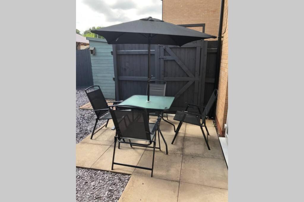 טיפטון Dudley House **Staycation & Contractors** Sleeps 7 מראה חיצוני תמונה