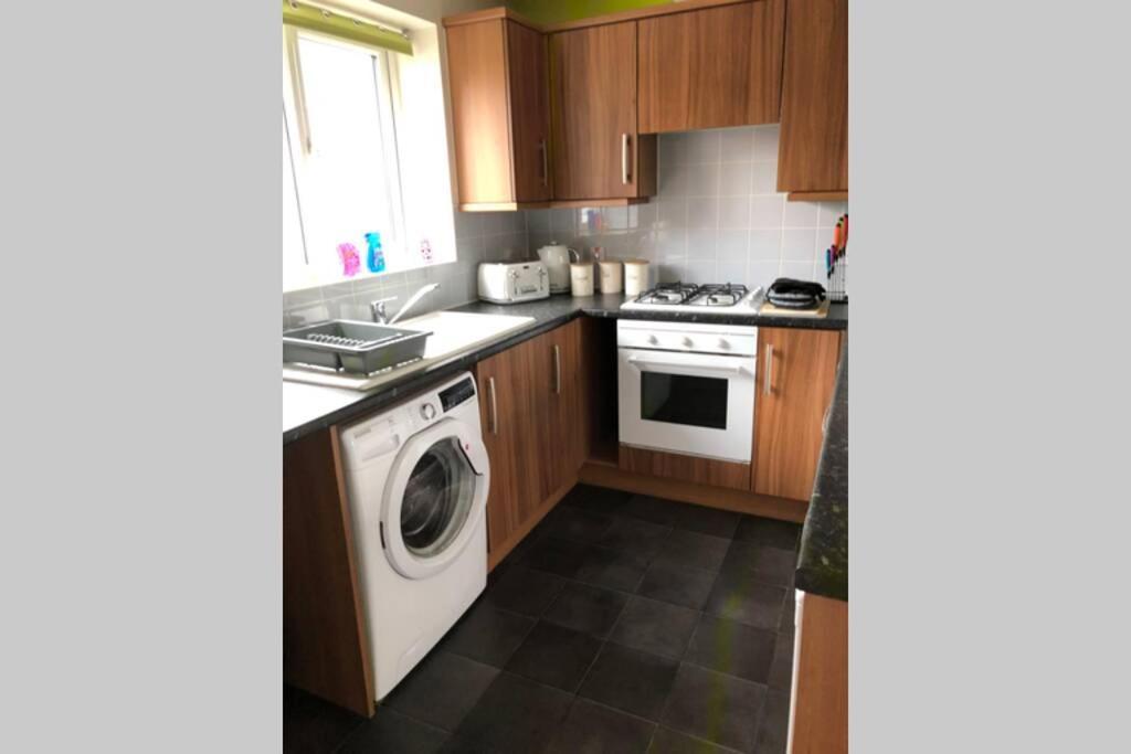 טיפטון Dudley House **Staycation & Contractors** Sleeps 7 מראה חיצוני תמונה